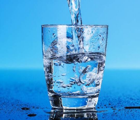 Dzeramais ūdens ir galvenais noteikums svara zaudēšanai nedēļā